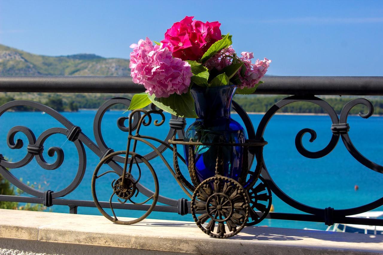 Sea Breeze - Front Sea Apartment Zaboric Exterior foto